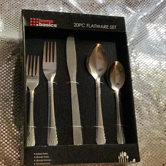🌴NIB Brand New 20 PC Flatware Set Service for 4 Kitchen Must Have 🌴 - Picture 2 of 5